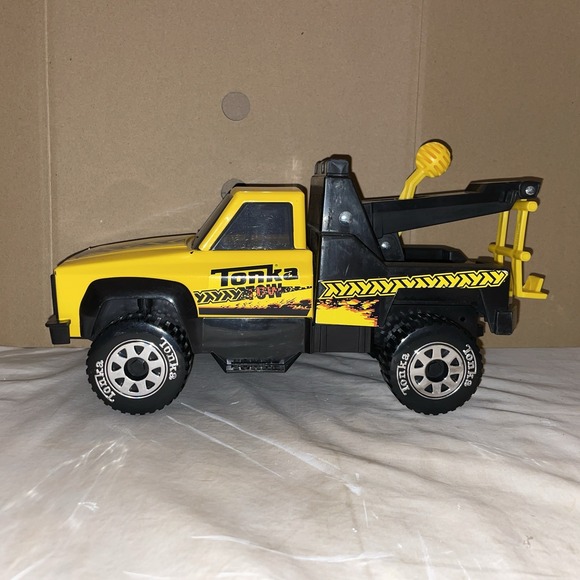 Tonka Other - NICE 2020 Tonka Road Service Wrecker Tow Truck Yellow Metal & Plastic Toy